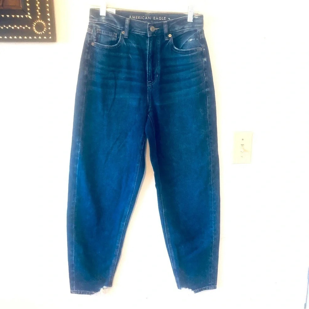 American Eagle Med Wash Relaxed Mom Jean Size 0
